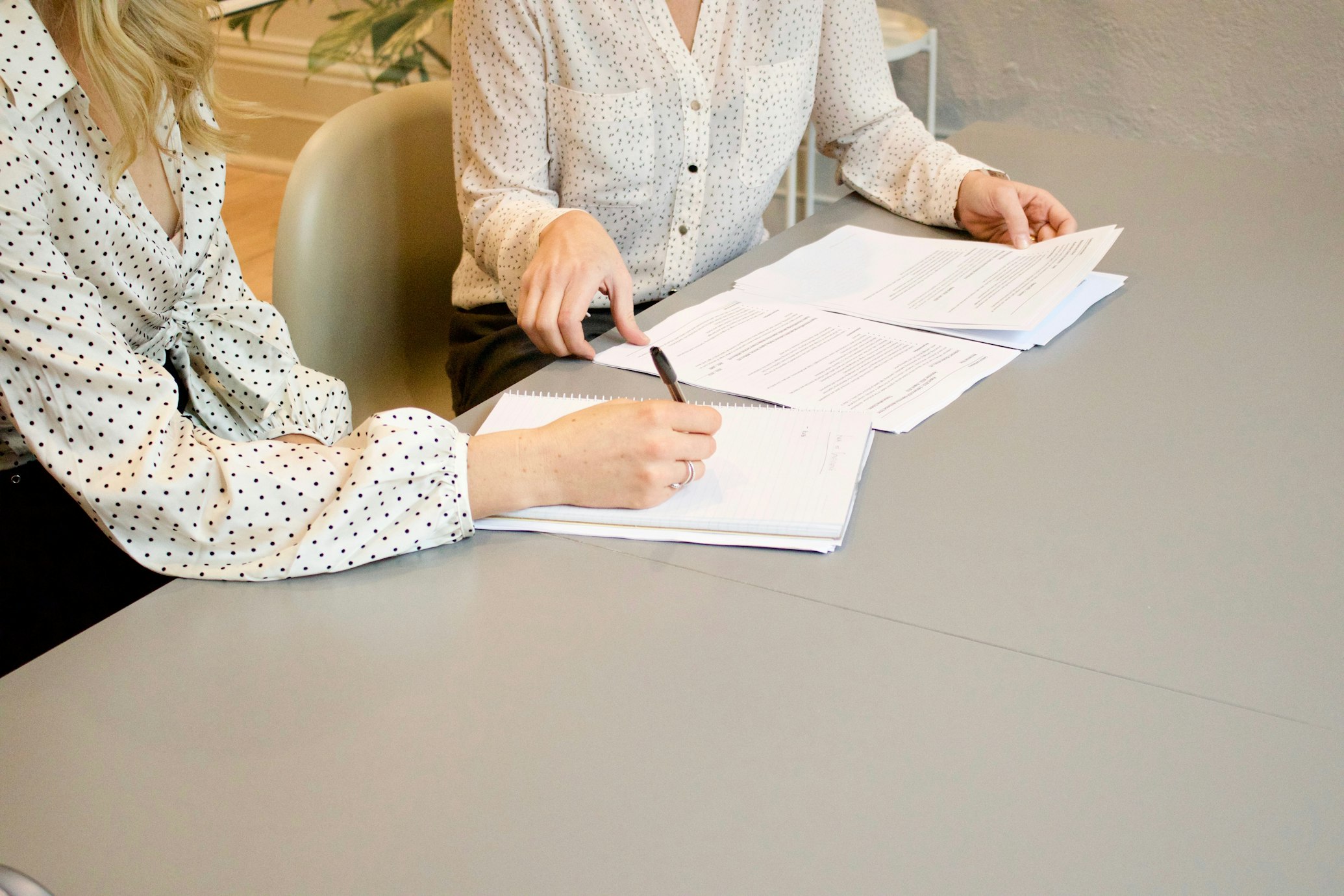 Maximizing Efficiency: Automating Business Contracts with AI
